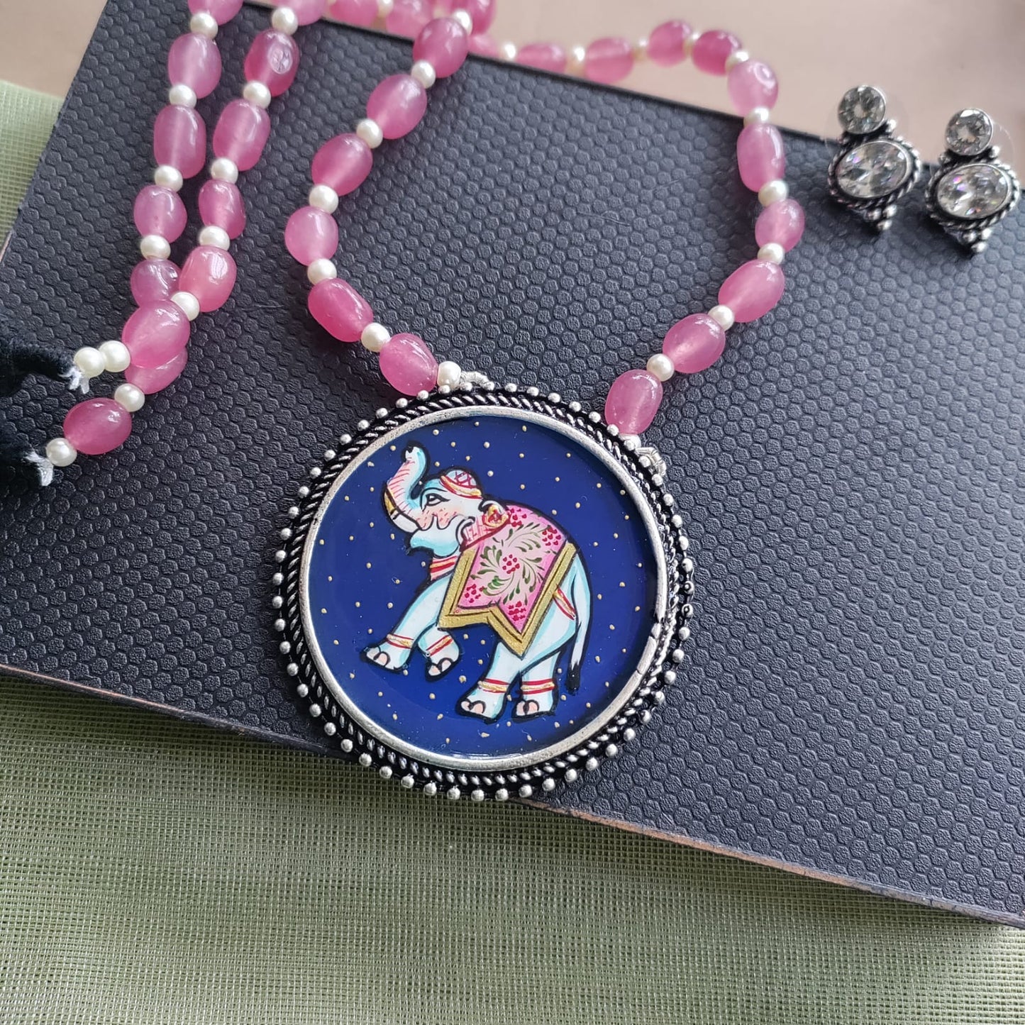 Round painted chain set