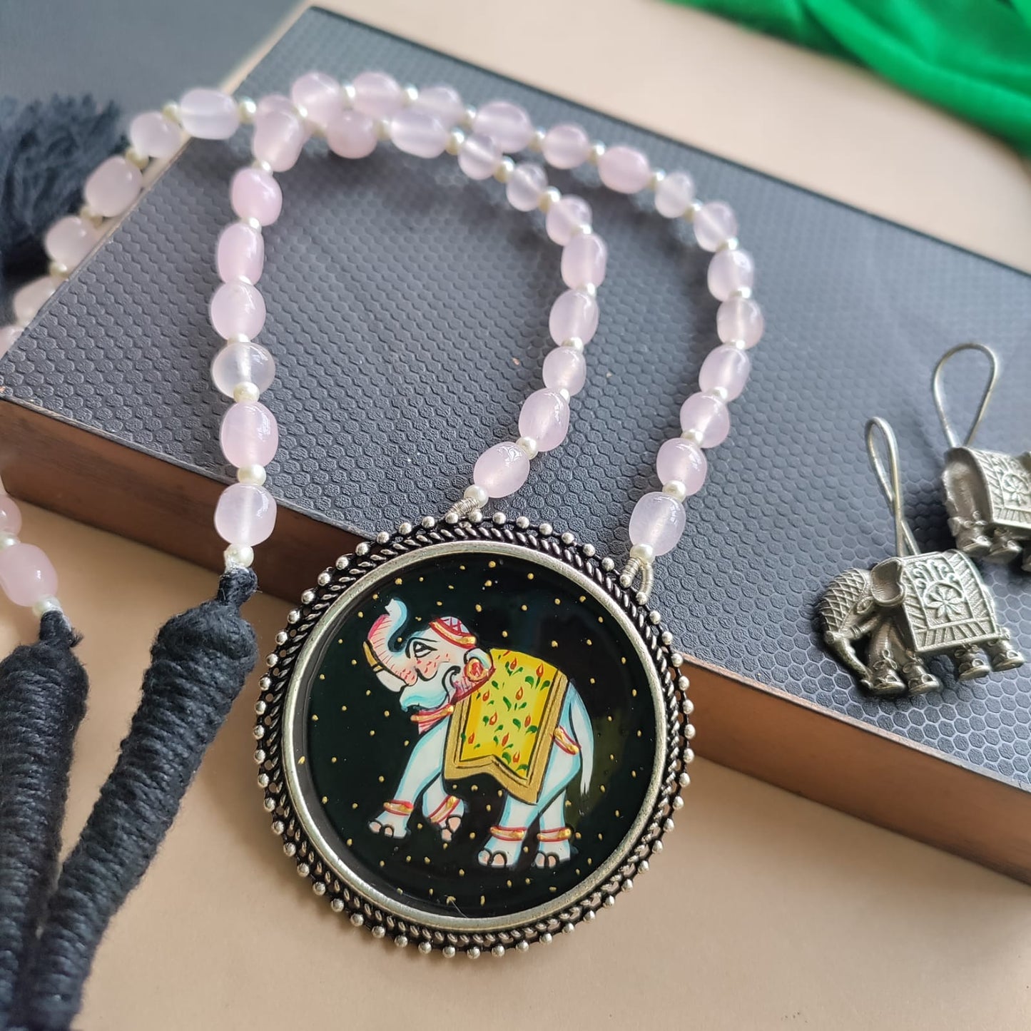 Round painted chain set