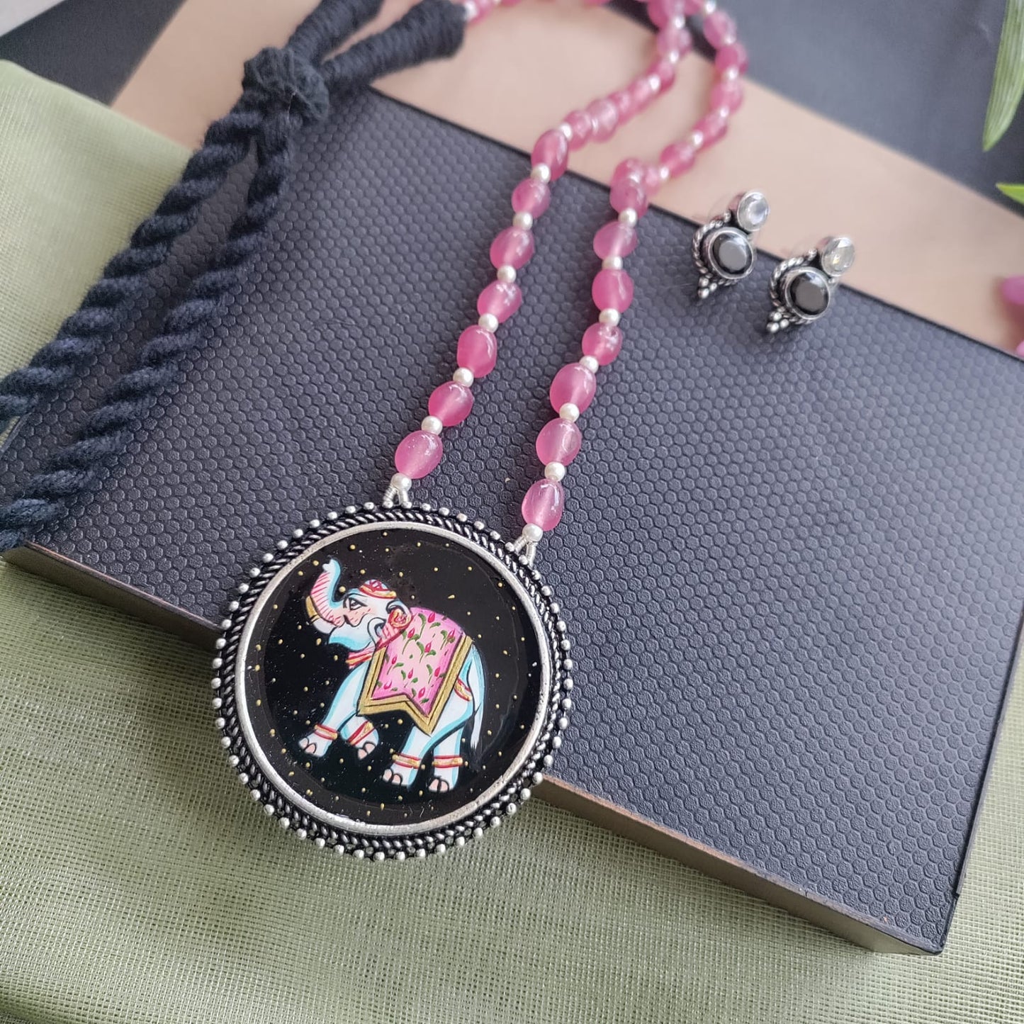 Round painted chain set