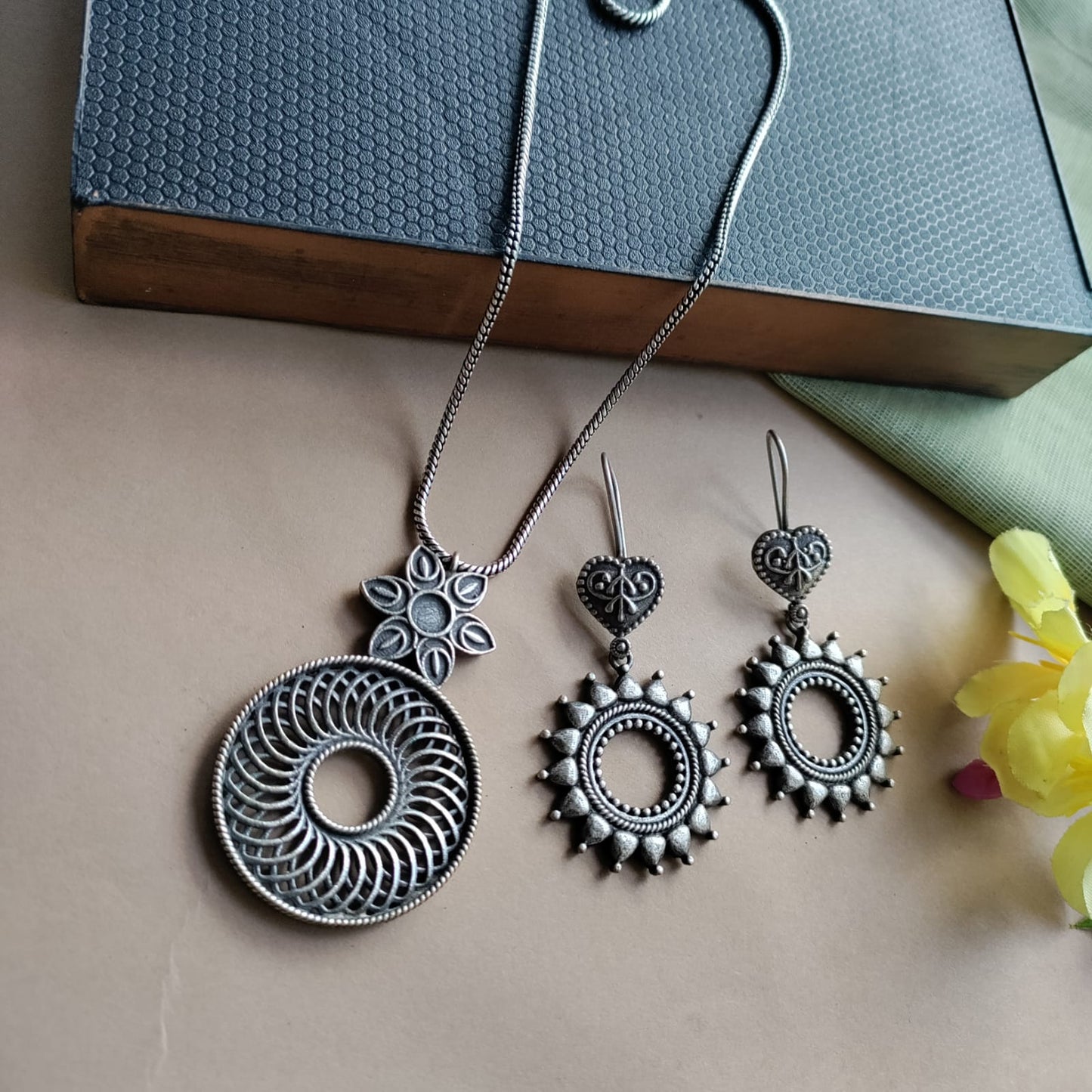 Long replica slver chain set