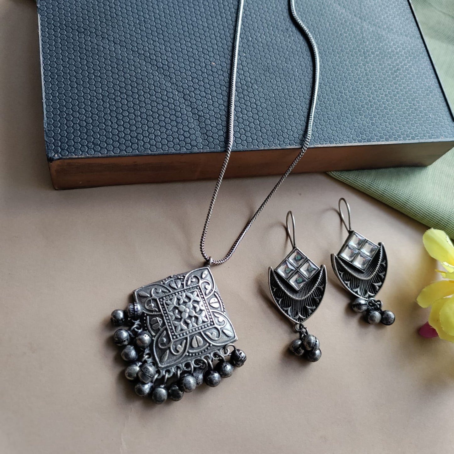 Long replica slver chain set