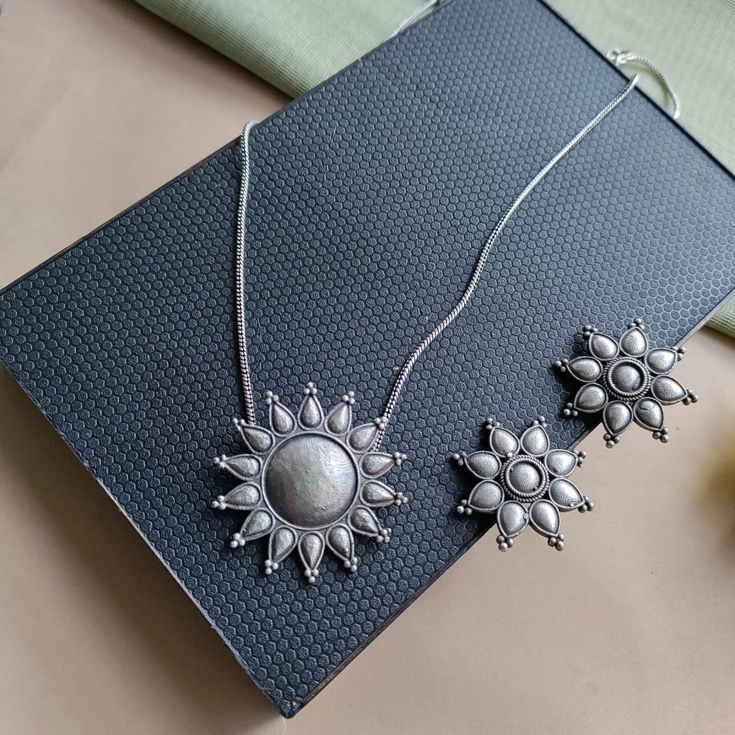 Long replica slver chain set