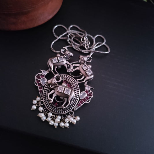 Long elephant replica chain set silver