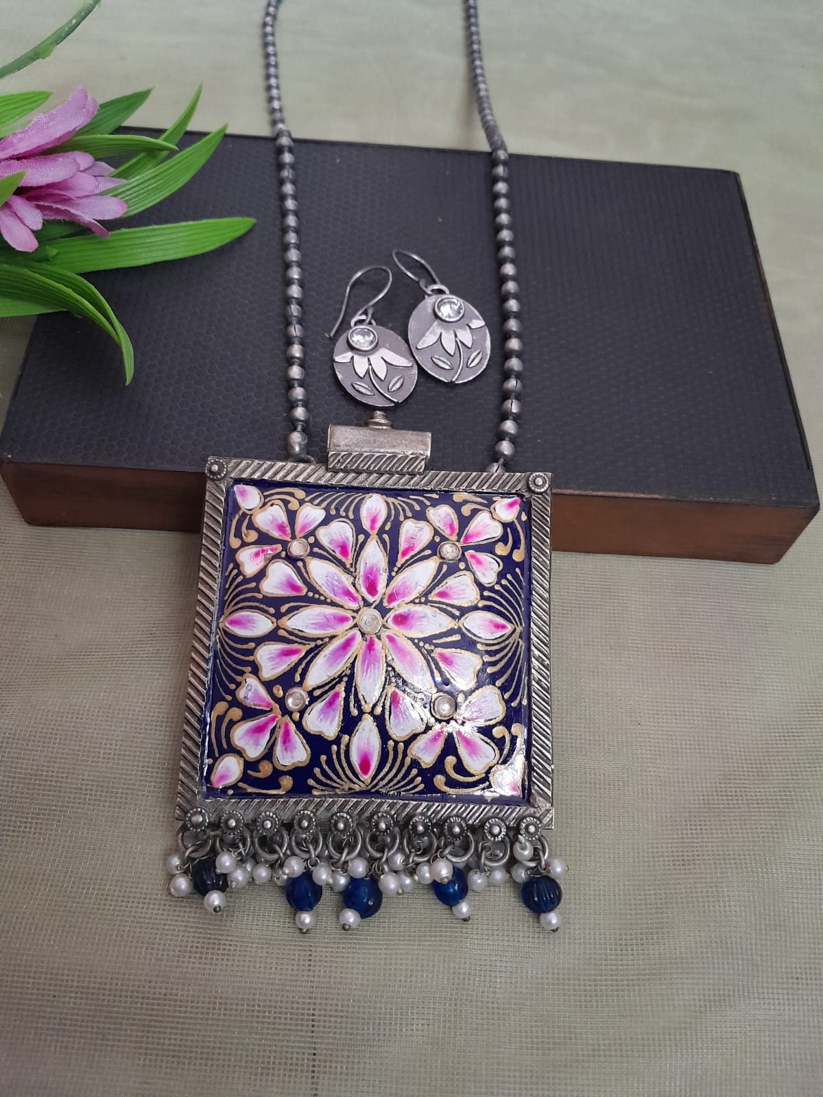 Painted long replica chain set