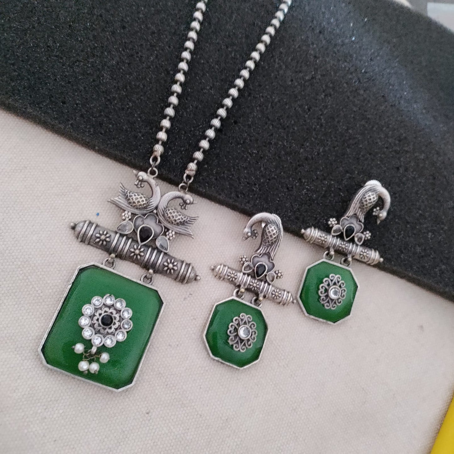 Peacock sla stone pendant chain set